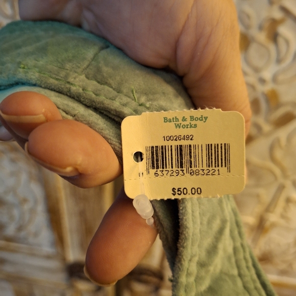 NWT Vintage Goldie Limited Edition 6 Bath & Body Works Green Velvet Bag. - Picture 11 of 14